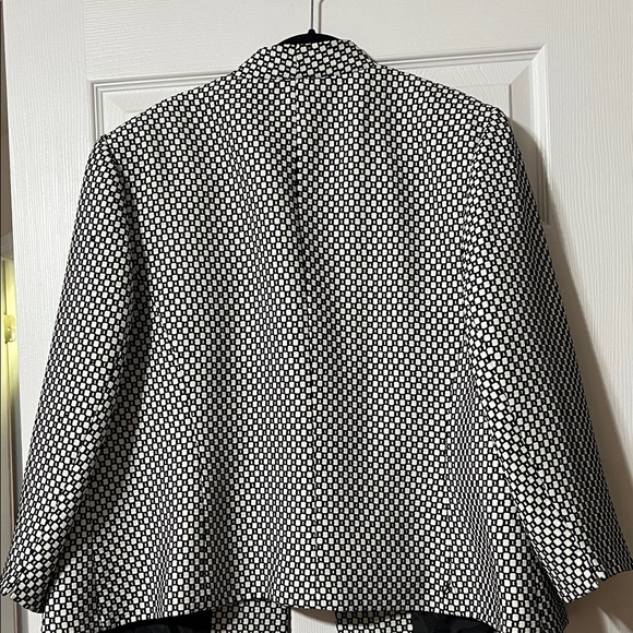 Kasper Women's Monochrome Patterned Blazer - Picture 3 of 3